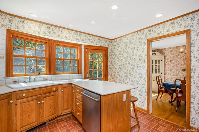 8 Arosa Court, Greenlawn, NY 11740