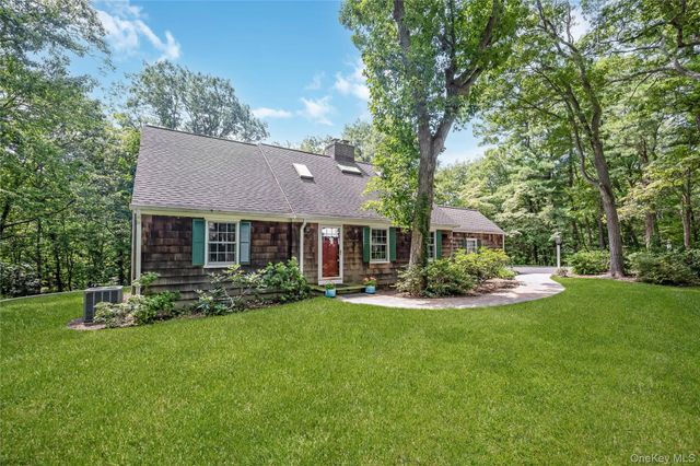 8 Arosa Court, Greenlawn, NY 11740