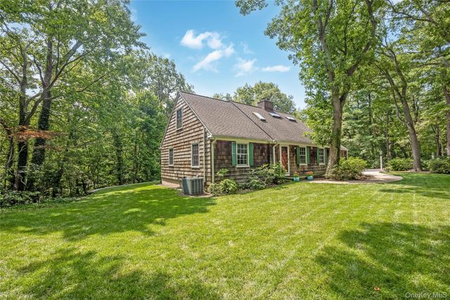 8 Arosa Court, Greenlawn, NY 11740
