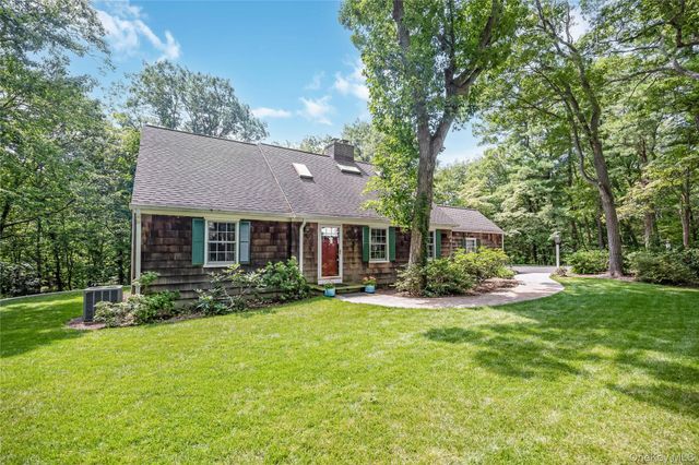 8 Arosa Court, Greenlawn, NY 11740