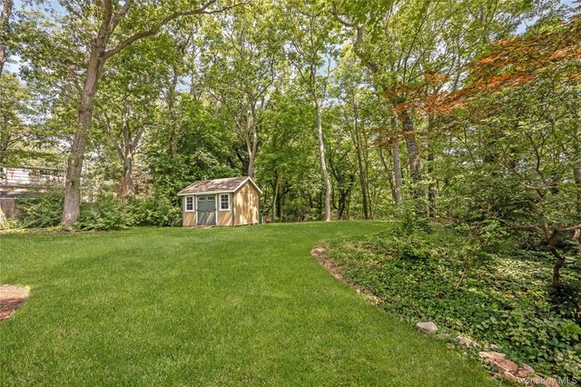 8 Arosa Court, Greenlawn, NY 11740
