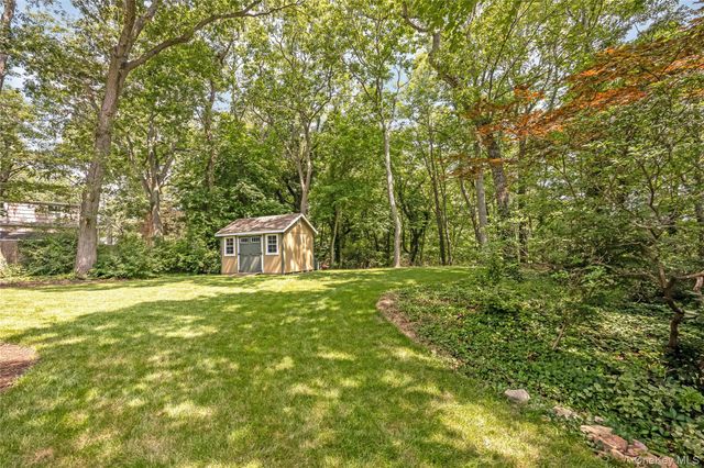 8 Arosa Court, Greenlawn, NY 11740