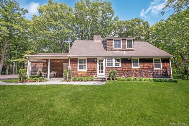 8 Arosa Court, Greenlawn, NY 11740