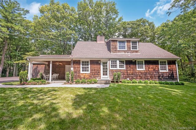 8 Arosa Court, Greenlawn, NY 11740