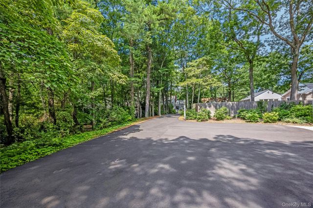 8 Arosa Court, Greenlawn, NY 11740