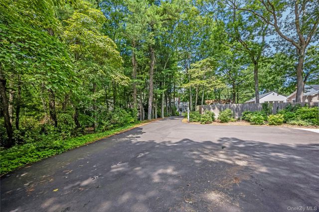 8 Arosa Court, Greenlawn, NY 11740