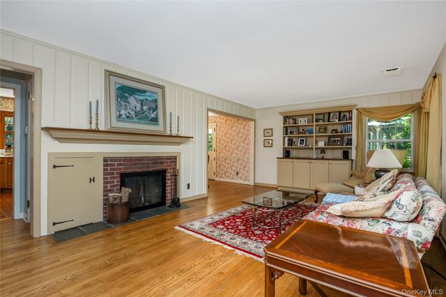 8 Arosa Court, Greenlawn, NY 11740