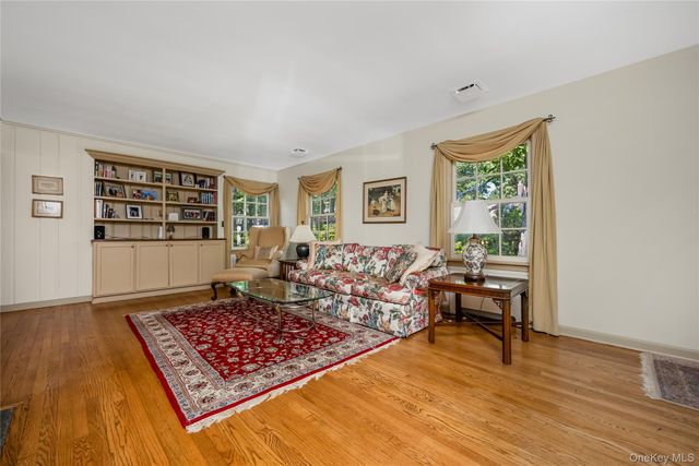 8 Arosa Court, Greenlawn, NY 11740
