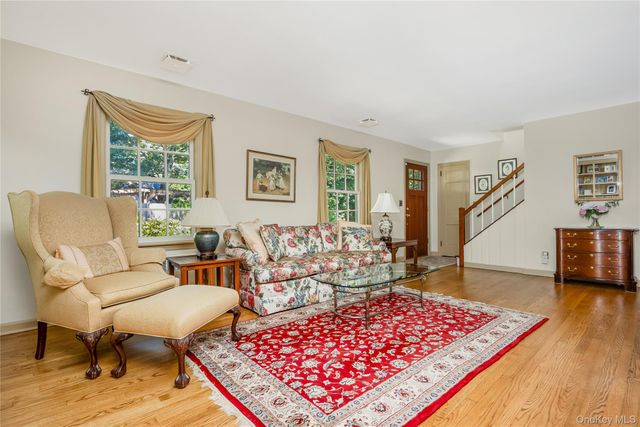 8 Arosa Court, Greenlawn, NY 11740