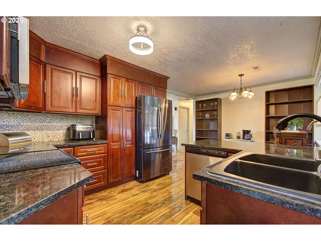 3710 Ne PACIFIC Way, Vancouver, WA 98662