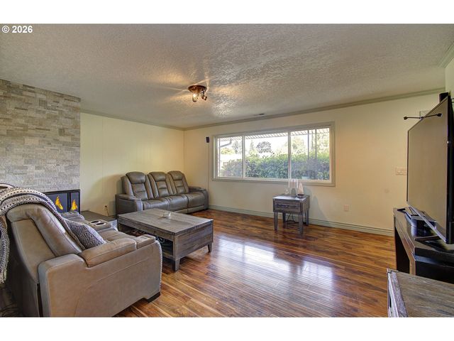 3710 Ne PACIFIC Way, Vancouver, WA 98662