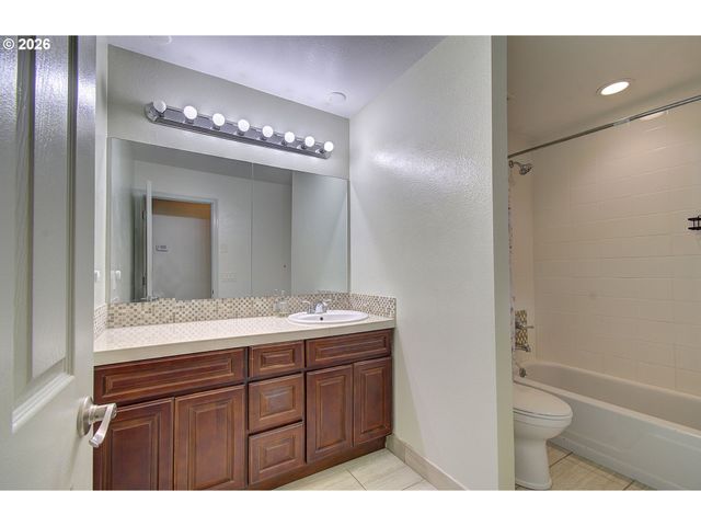 3710 Ne PACIFIC Way, Vancouver, WA 98662