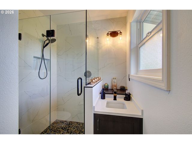 3710 Ne PACIFIC Way, Vancouver, WA 98662