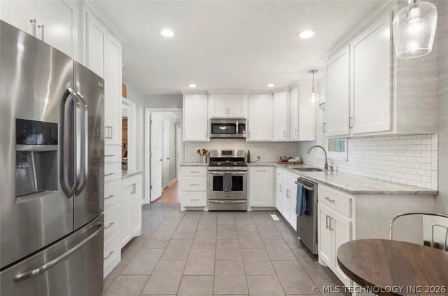 2426 S Louisville Avenue, Tulsa, OK 74114