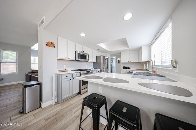 3902 E ROSEMONTE Drive, Phoenix, AZ 85050