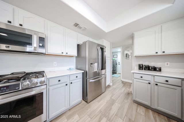 3902 E ROSEMONTE Drive, Phoenix, AZ 85050