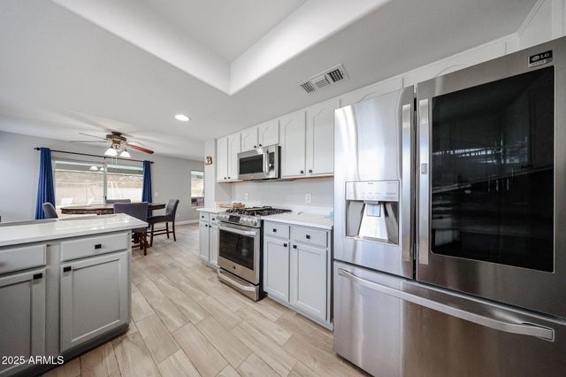 3902 E ROSEMONTE Drive, Phoenix, AZ 85050