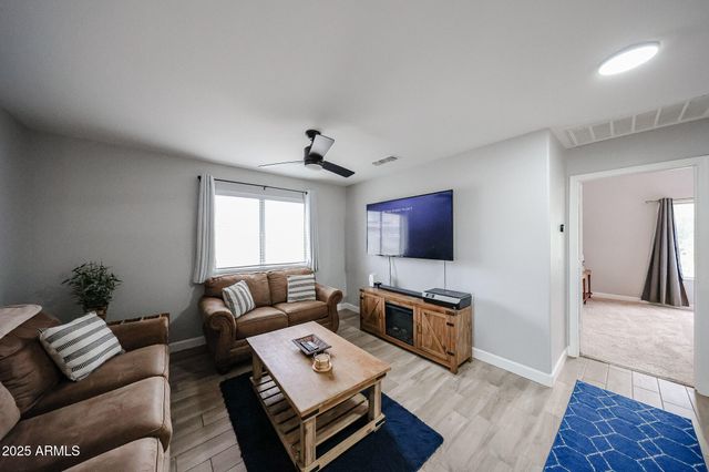 3902 E ROSEMONTE Drive, Phoenix, AZ 85050