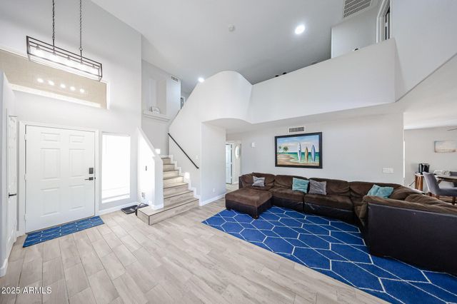 3902 E ROSEMONTE Drive, Phoenix, AZ 85050