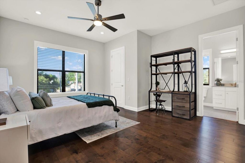 Image 43 of property listing at 3600 W SAN LUIS STREET, Tampa, FL 33629