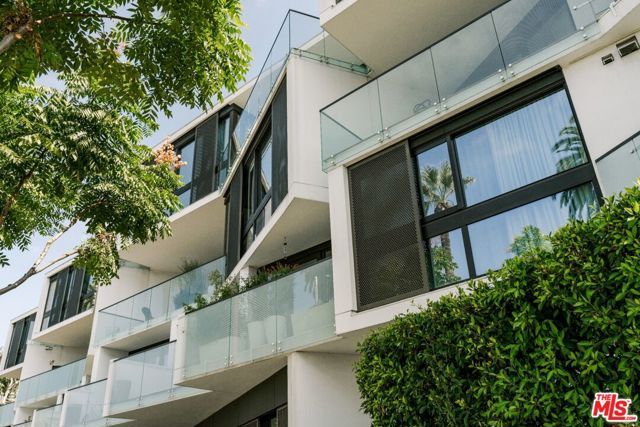 702 N Doheny Drive 101, West Hollywood, CA 90069