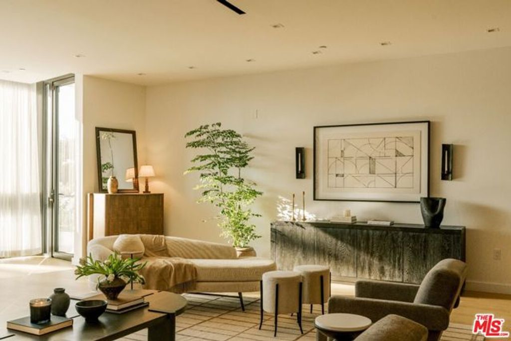 702 N Doheny Drive 101, West Hollywood, CA 90069