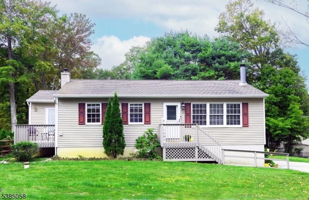 2 Grand St, Vernon Twp., NJ 07422