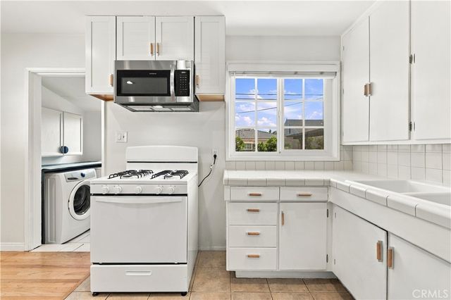 8326 Barnsley Avenue, Los Angeles, CA 90045