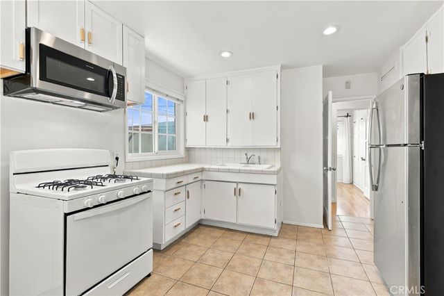 8326 Barnsley Avenue, Los Angeles, CA 90045