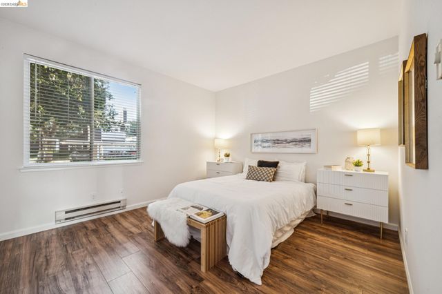 91 Marina Lakes Dr, Richmond, CA 94804