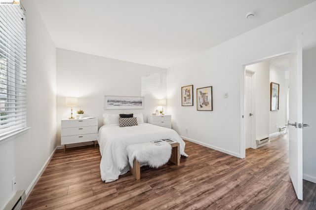 91 Marina Lakes Dr, Richmond, CA 94804