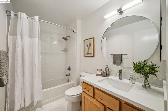 91 Marina Lakes Dr, Richmond, CA 94804