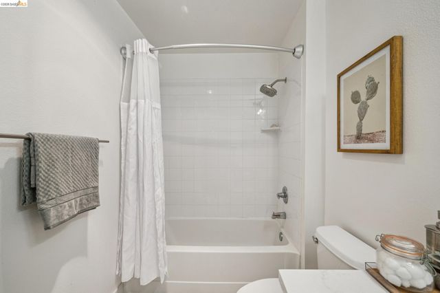 91 Marina Lakes Dr, Richmond, CA 94804