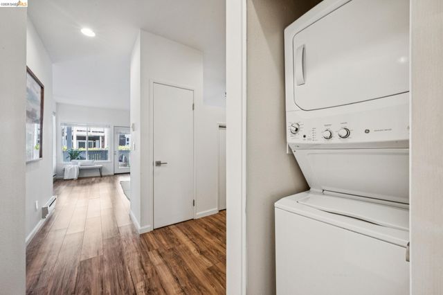 91 Marina Lakes Dr, Richmond, CA 94804