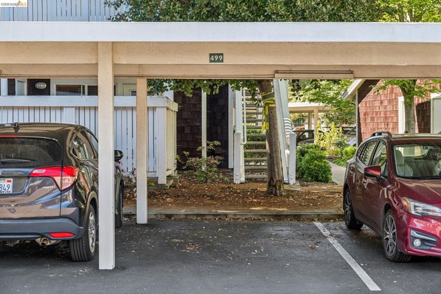 91 Marina Lakes Dr, Richmond, CA 94804