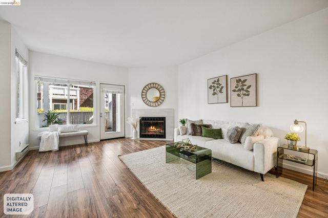 91 Marina Lakes Dr, Richmond, CA 94804