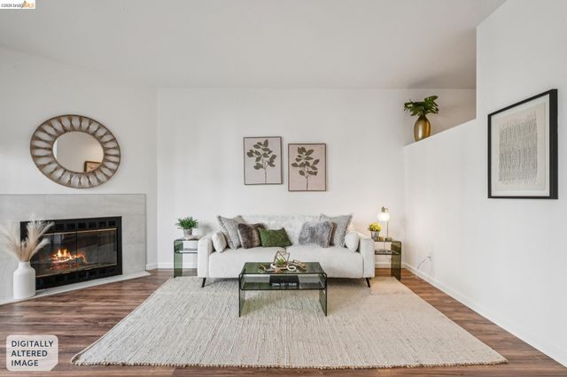 91 Marina Lakes Dr, Richmond, CA 94804