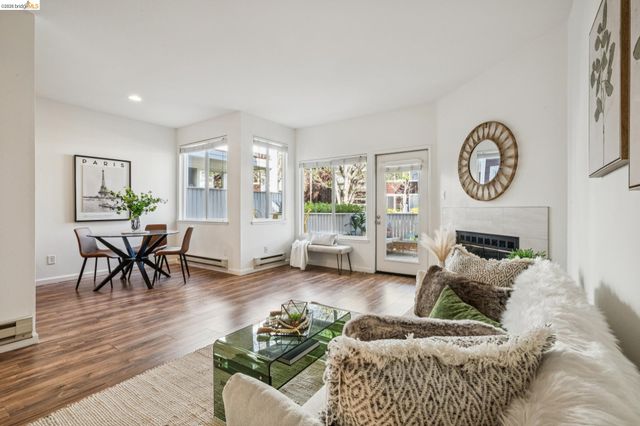 91 Marina Lakes Dr, Richmond, CA 94804