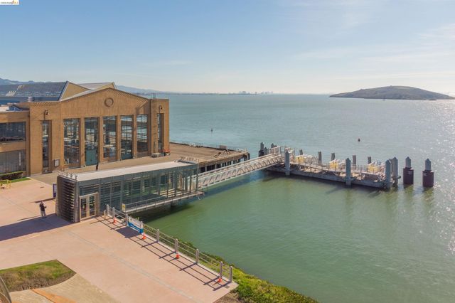 91 Marina Lakes Dr, Richmond, CA 94804