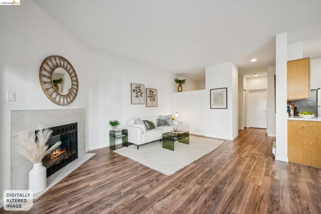 91 Marina Lakes Dr, Richmond, CA 94804