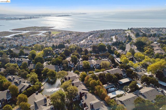 91 Marina Lakes Dr, Richmond, CA 94804