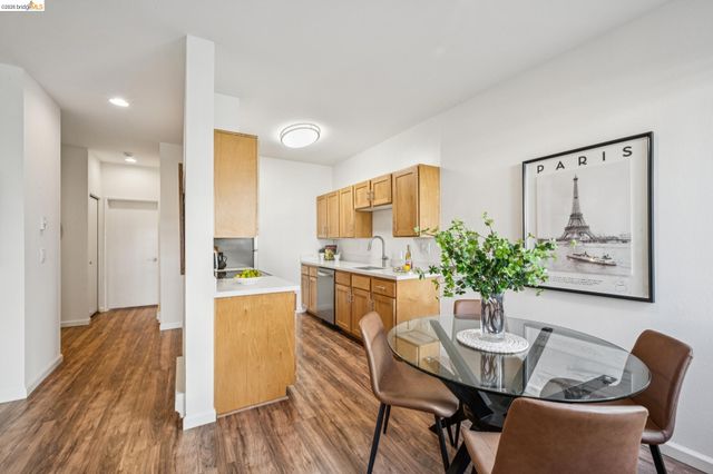 91 Marina Lakes Dr, Richmond, CA 94804