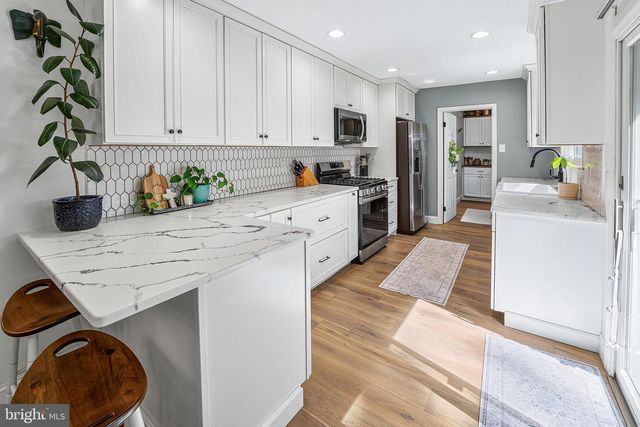 12 CHAMPAGNE CT, Swedesboro, NJ 08085