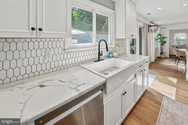 12 CHAMPAGNE CT, Swedesboro, NJ 08085