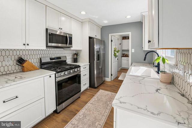 12 CHAMPAGNE CT, Swedesboro, NJ 08085