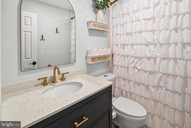 12 CHAMPAGNE CT, Swedesboro, NJ 08085