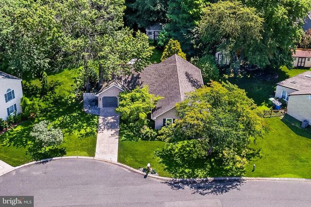 12 CHAMPAGNE CT, Swedesboro, NJ 08085