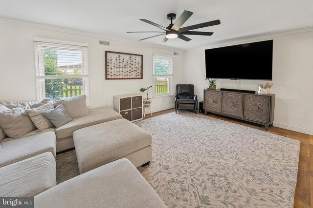12 CHAMPAGNE CT, Swedesboro, NJ 08085