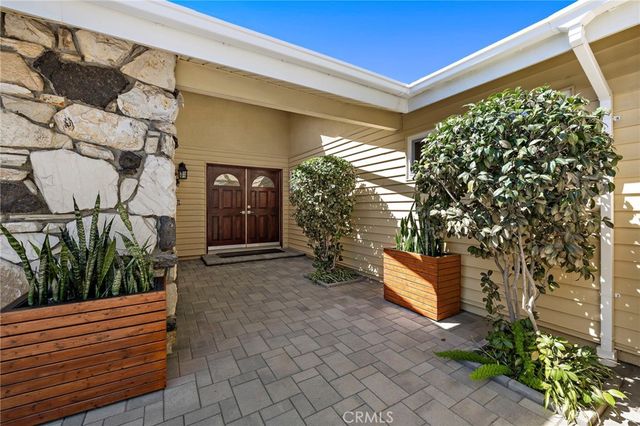 916 E Jonquil, Santa Ana, CA 92705