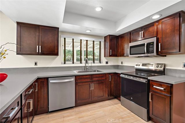 916 E Jonquil, Santa Ana, CA 92705